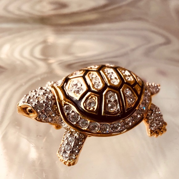 Swarovski Jewelry - Vintage Swarovski turtle brooch